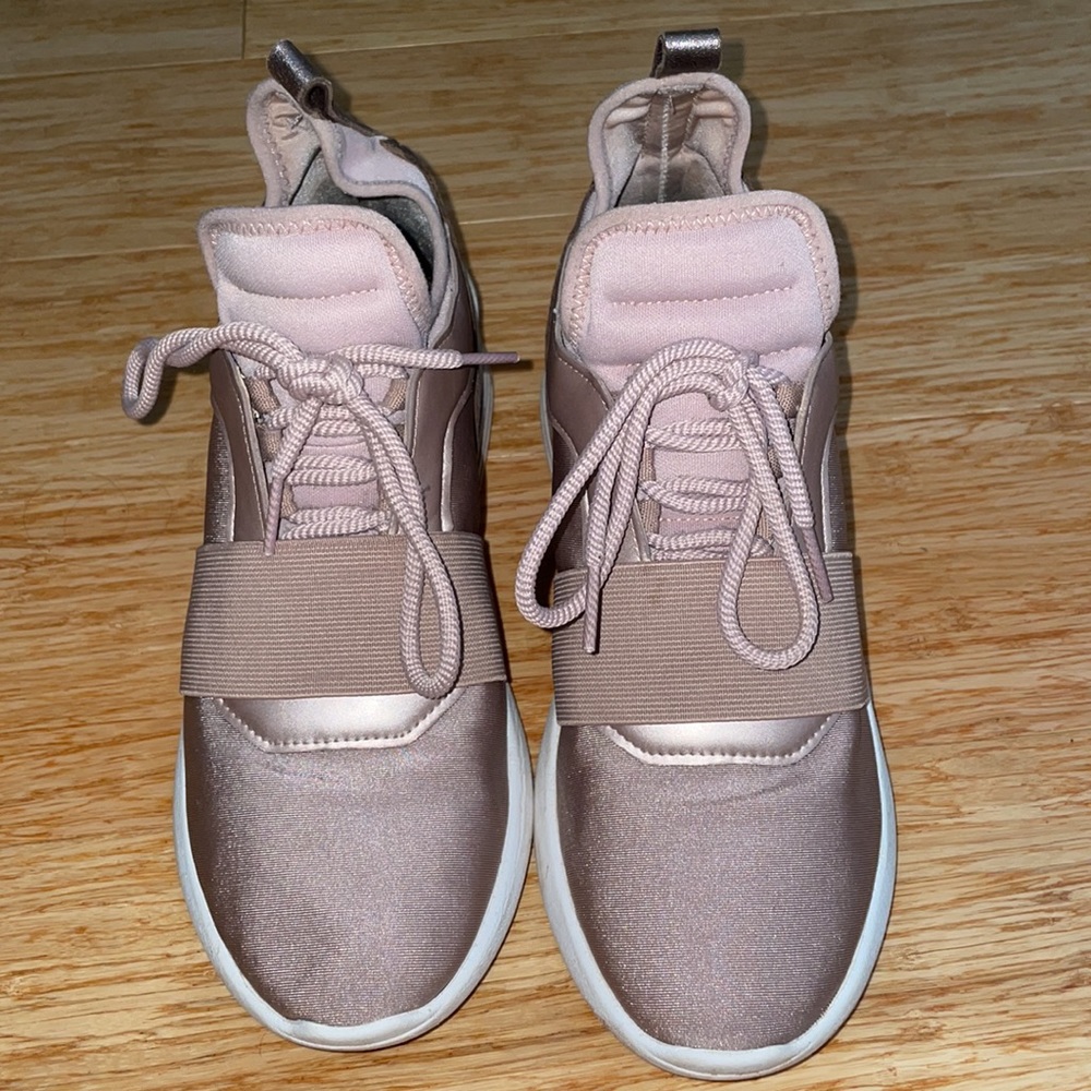 KENDALL + KYLIE Sneakers